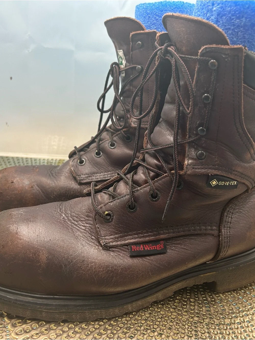 Red Wing men 9 goretex steel toe waterproof work boots